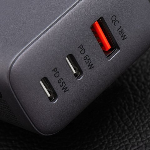 Ładowarka sieciowa do telefonu Forcell F-Energy GaN 2 x USB C + USB A QC4.0 PD 4A 65W VT-42B szara