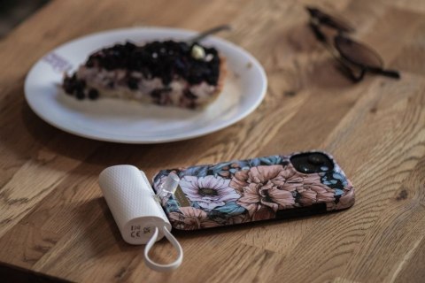 Powerbank Forcell F-Energy Power Plug F5K3 PD 20W 5000 mAh z wbudowanym złączem Lightning biały