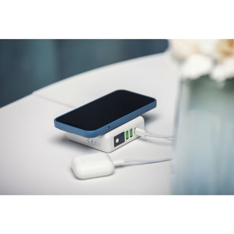 Wielofunkcyjna ładowarka Forcell F-Energy 4w1 2 x USB A + USB C 15W + power bank 8000mAh + ładowanie bezprzewodowe biała